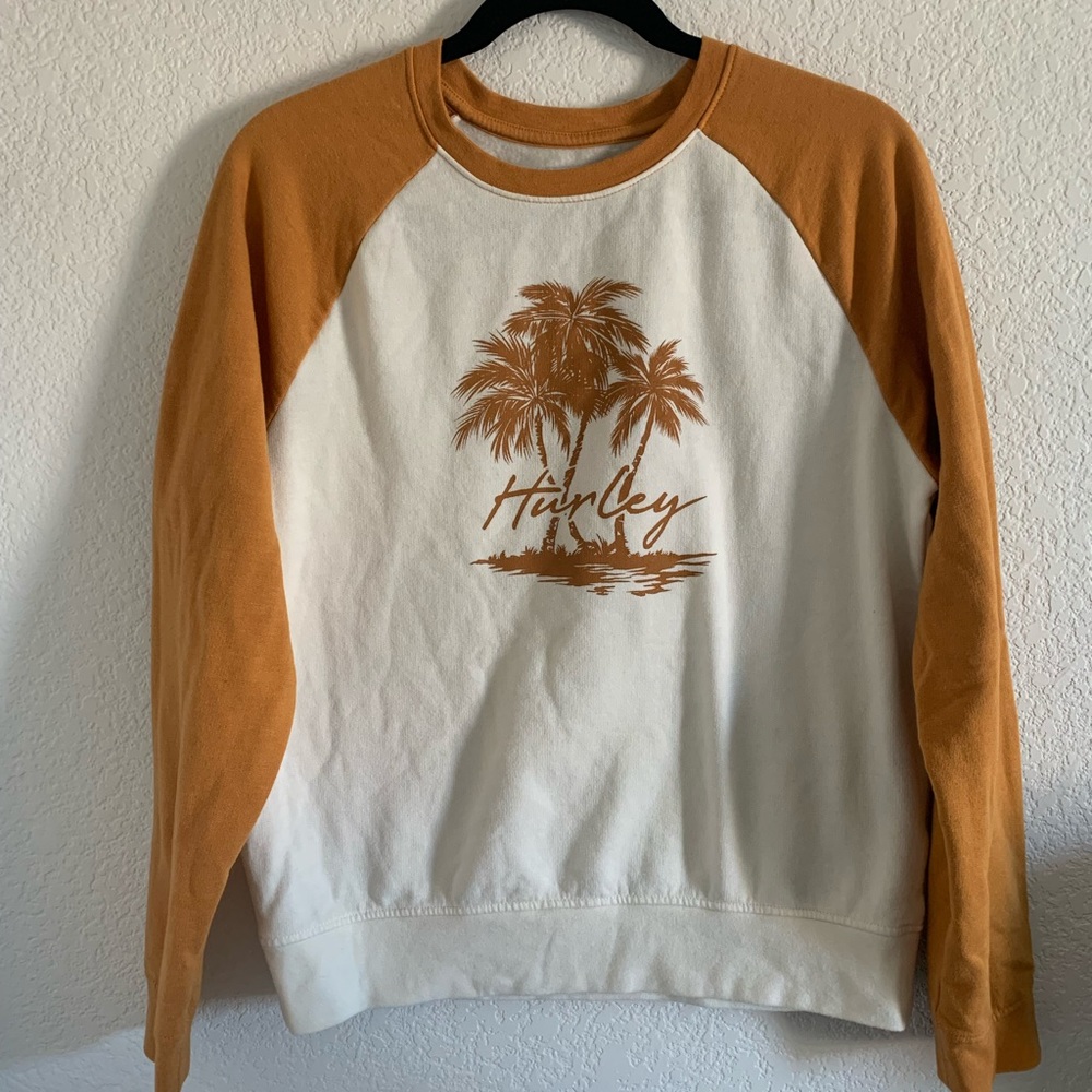 Very lightly worn sweatshirt! Still very soft in the inside.